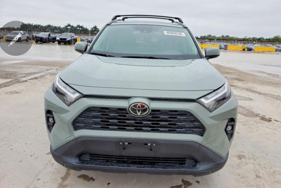2021 Toyota RAV 4 XLE Premium — photo 1