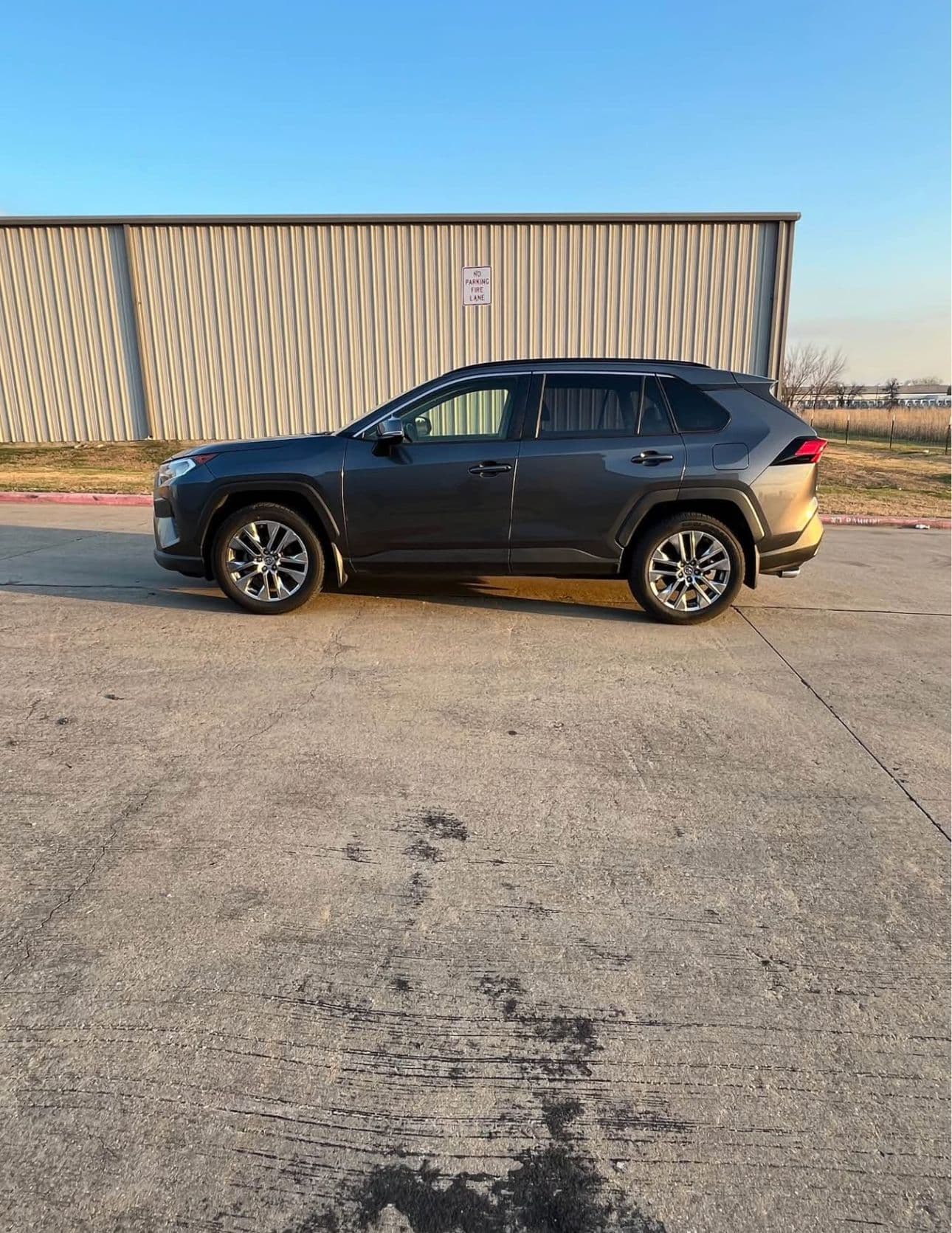 2021 Toyota RAV 4 XLE Premium — photo 1