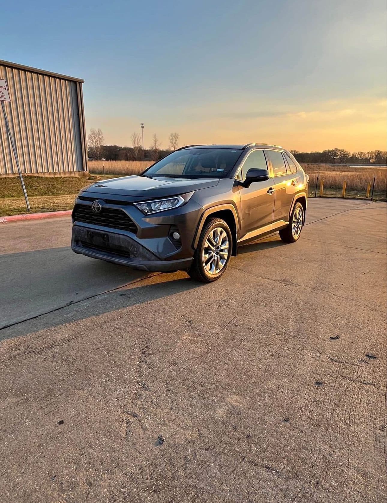 2021 Toyota RAV 4 XLE Premium — photo 1