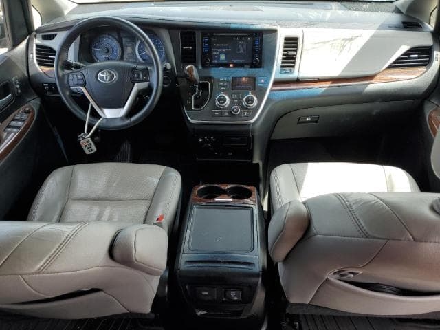 2015 Toyota Sienna Limited AWD — photo 1
